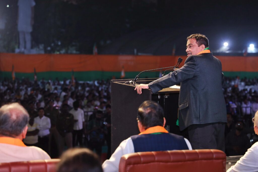 Devendra Fadnavis Leadership