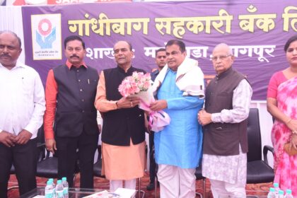 Trust in cooperative Institutions