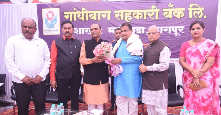 Trust in cooperative Institutions